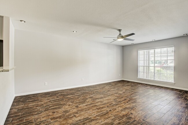 Photo - 1860 White Oak Dr Unit 363
