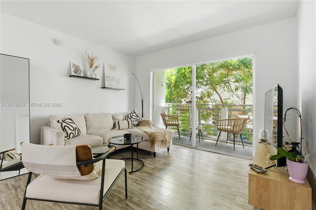 Building Photo - 716 Michigan Ave Unit 303
