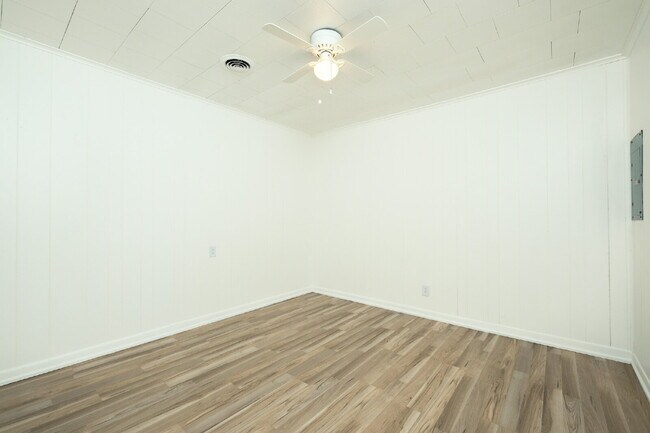 Photo - 449 W Main St