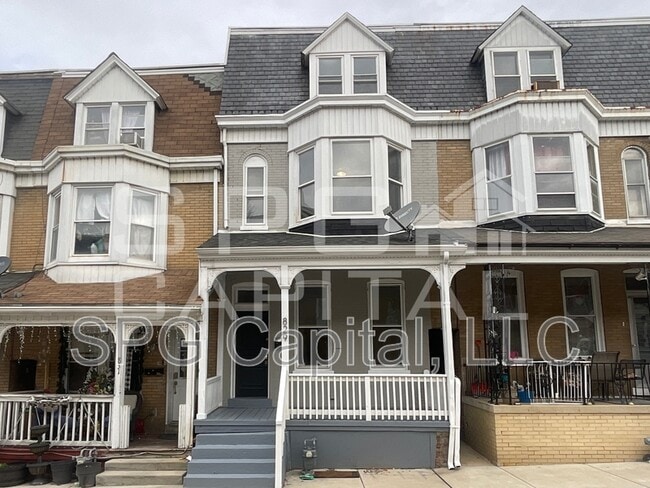 Building Photo - 829 W Poplar St