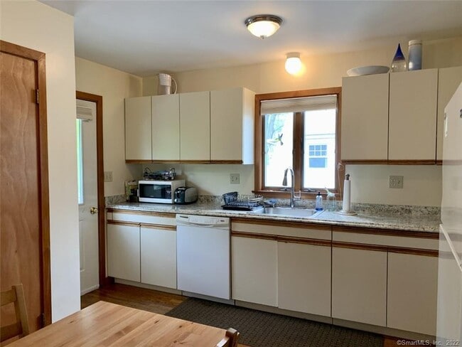 Photo - 31 Oenoke Pl Unit 2