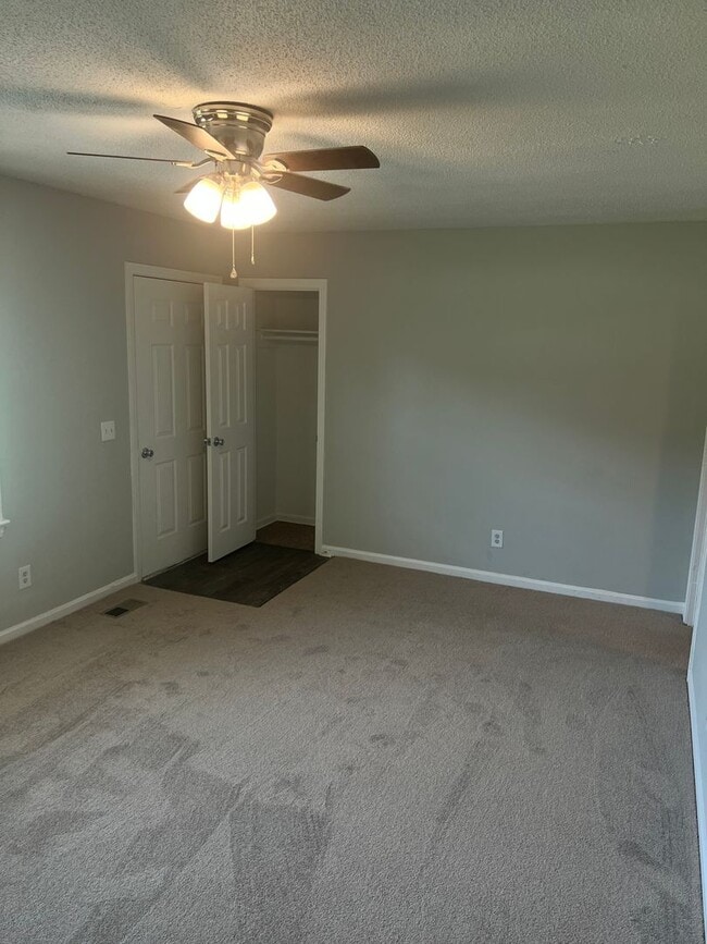 Photo - 2413 Shawnee Dr