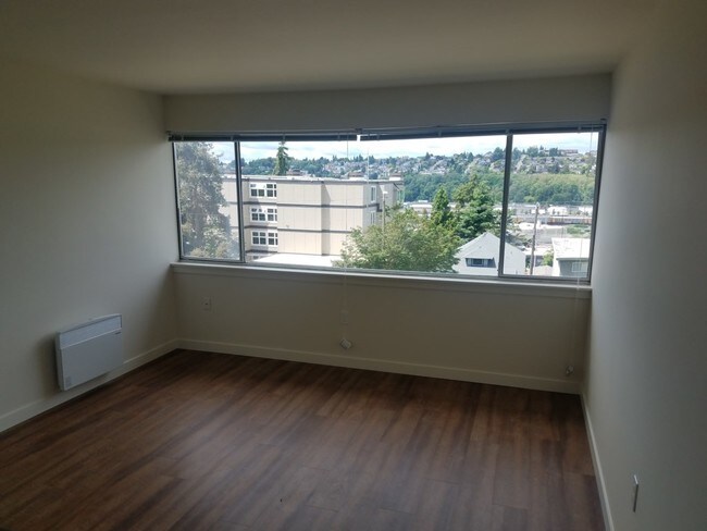 Photo - Studio Deluxe  in West Queen Anne/Interbay Unit 205