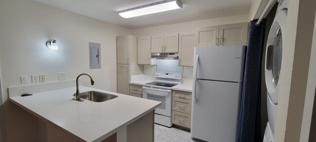 Photo - 383 Mananai Pl