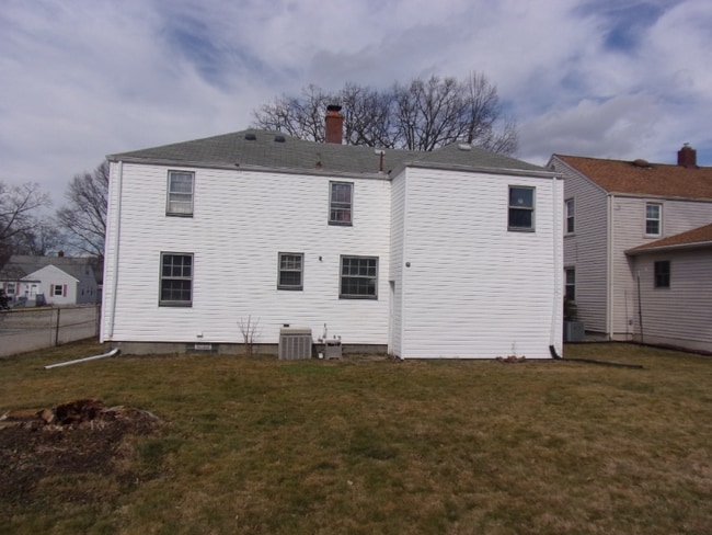 Photo - 1926 Atlantic St NE