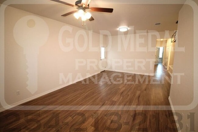 Photo - 5105 Red Rose Xing