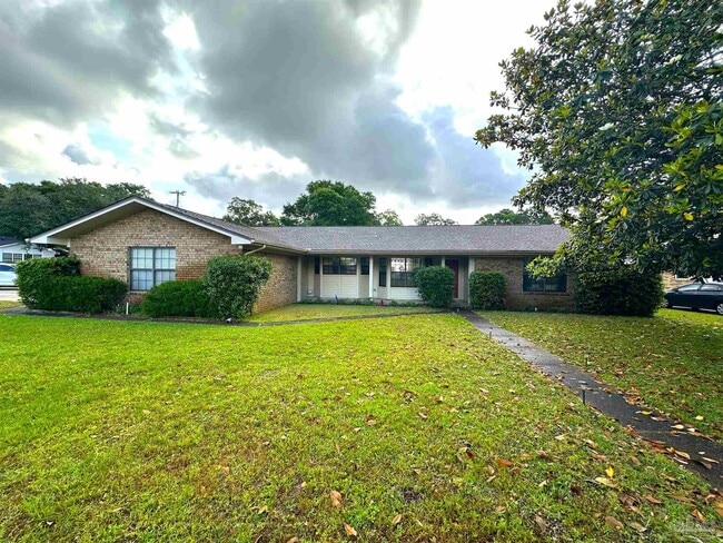 Building Photo - 304 Arabian Dr