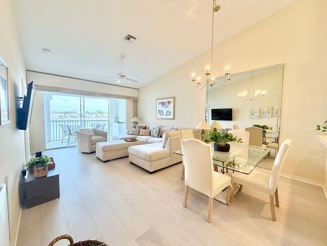 Photo - ** CROWN POINTE SHORES ** 2 BED + DEN / 2 BATH - GARAGE - TURNKEY FURNISHED - ANNUAL RENTAL