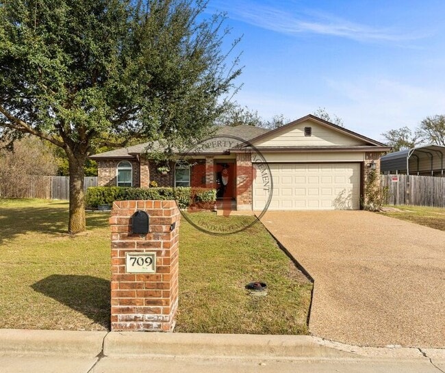 Photo - 709 Pebble Creek Dr