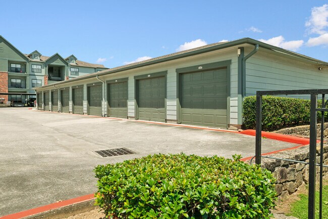 Lakeshore Villas apartments — community photo