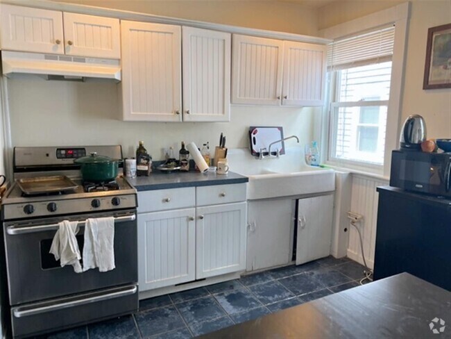 Building Photo - 27 Willow Ave Unit 1 Rental