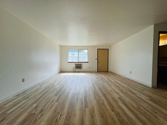 Building Photo - Non-Refundable & Security Deposit Total: $... Rental