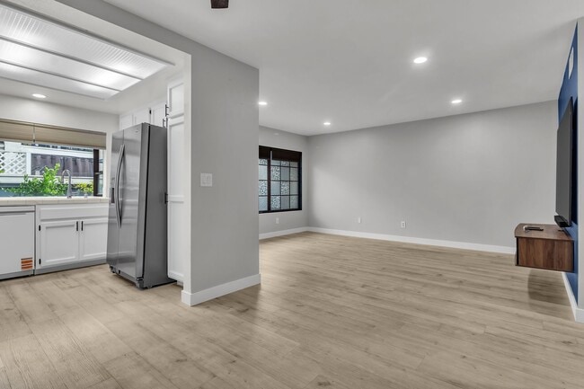 Photo - 3097 W Cheryllyn Ln