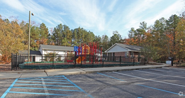 Photo - Town & Country Apartments