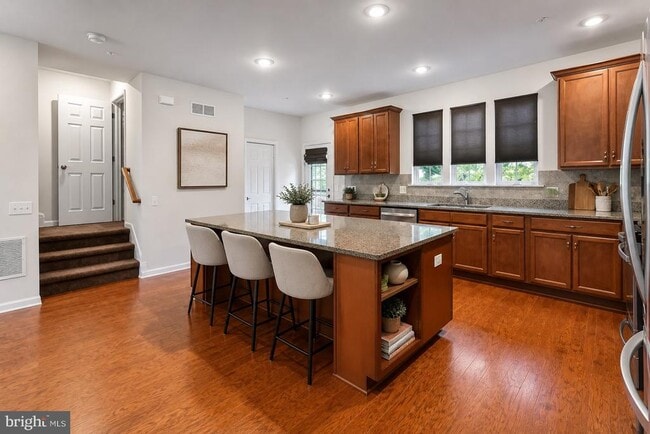 Photo - 484 Rowan St