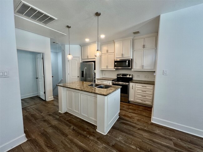 312 Mission Ln