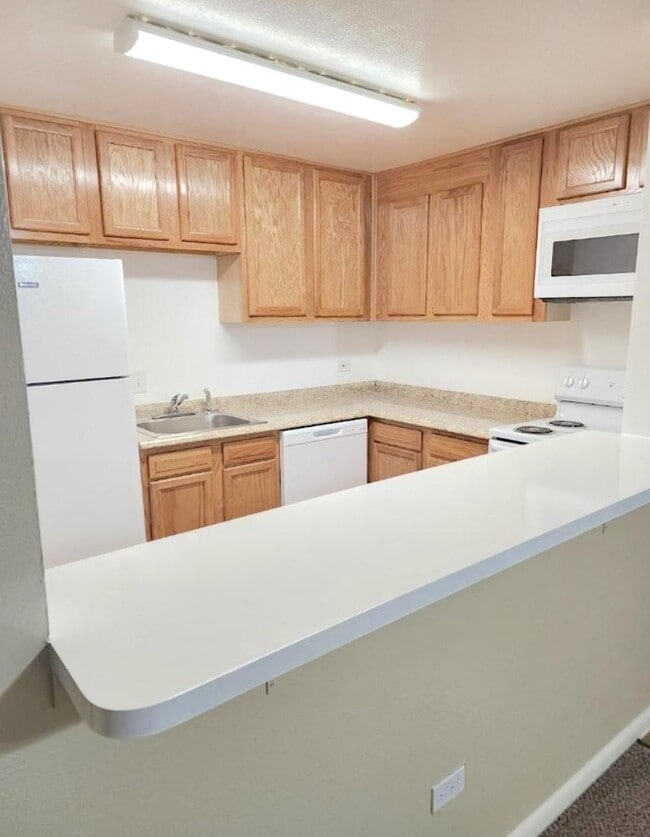 Building Photo - 1375 Everett Ct Unit 304