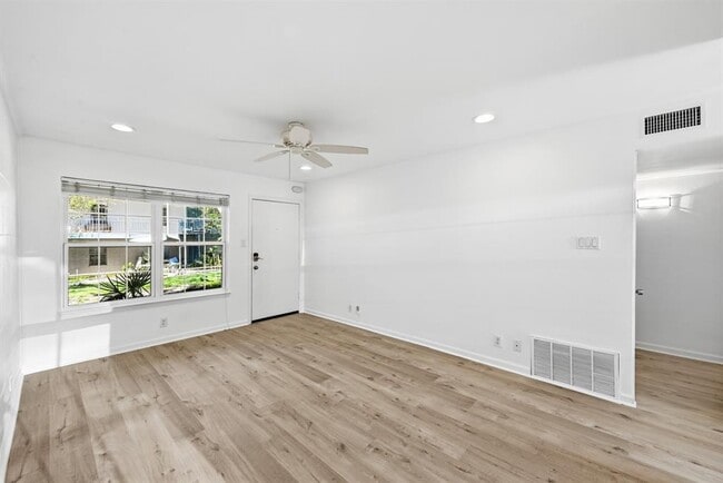 Photo - 300 Crockett St Unit 116