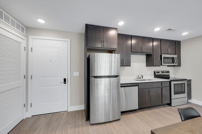 Photo - 707 W Springfield Ave