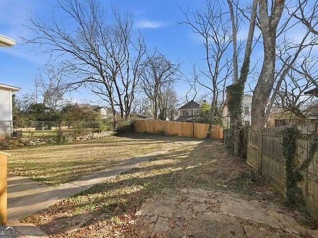 Photo - 976 Linam Ave SE