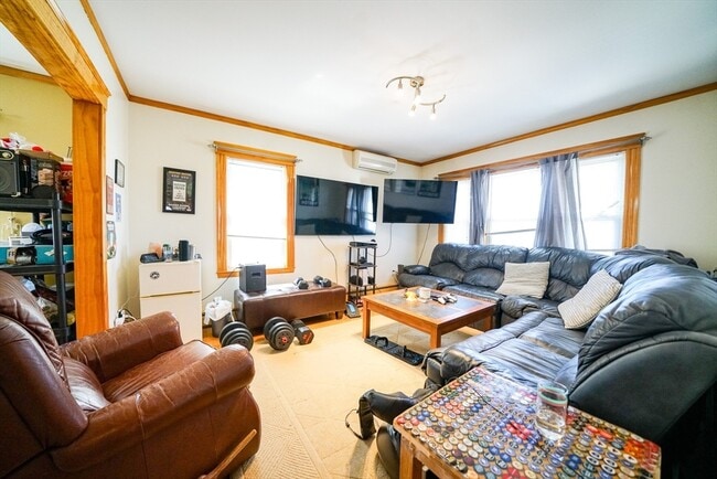 Building Photo - 59 2nd St Unit 2