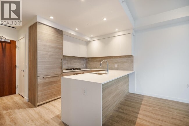 680 Quayside Dr Unit 605