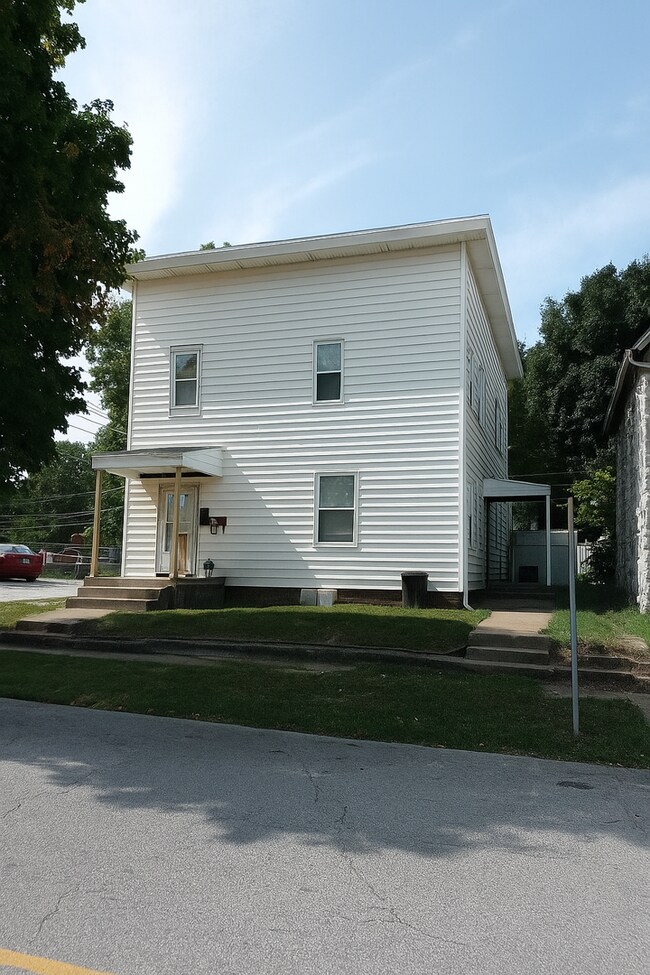 Photo - 107 S Walnut St Unit Apt 2