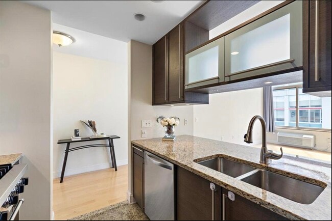 Photo - 10 Regent St Unit 801