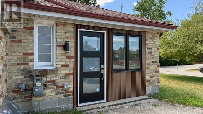Photo - 1473 Adelaide St N