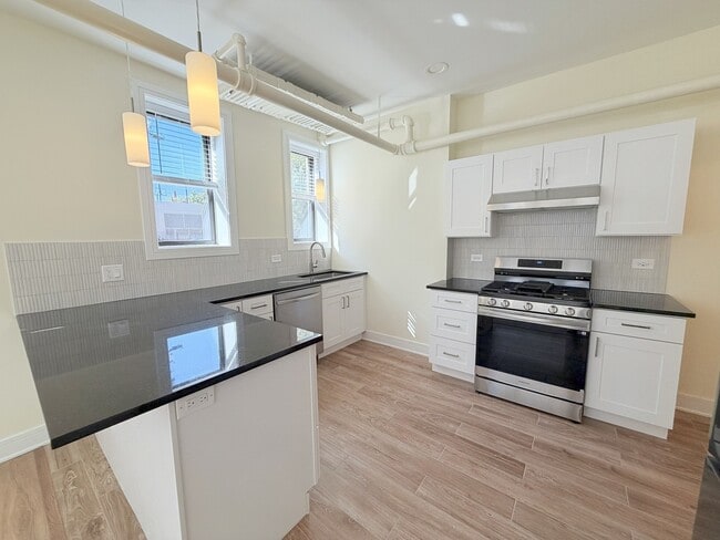 Photo - 3927 N Pine Grove Ave Unit G