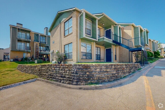 Building Photo - Welcome to Your Lake Ray Hubbard Retreat Unit 202 Rental