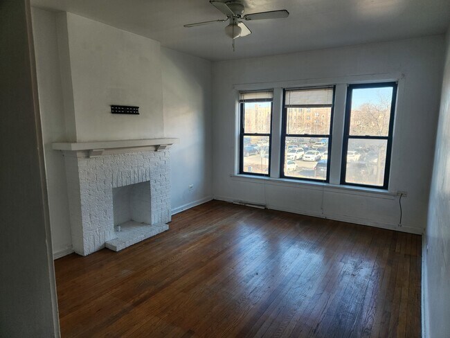 Photo - 905 W Irving Park Rd Unit 2