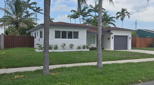 Building Photo - 806 N 31st Ct