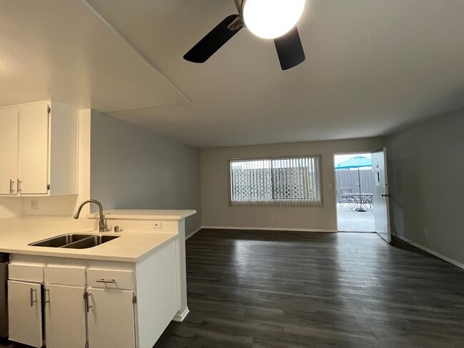 Photo - 951 S. Oxford