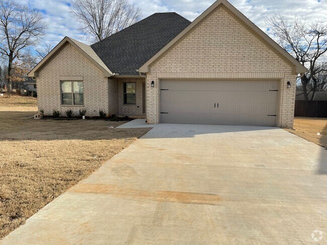 Building Photo - 4 Bedroom home in Nettleton School Disctrict