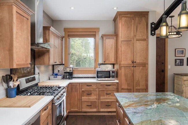 Photo - 388 Alder St