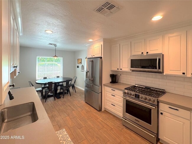 Photo - 6 N Fraser Dr E