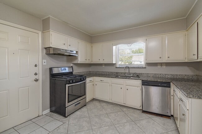 Photo - 208 17th Ave N