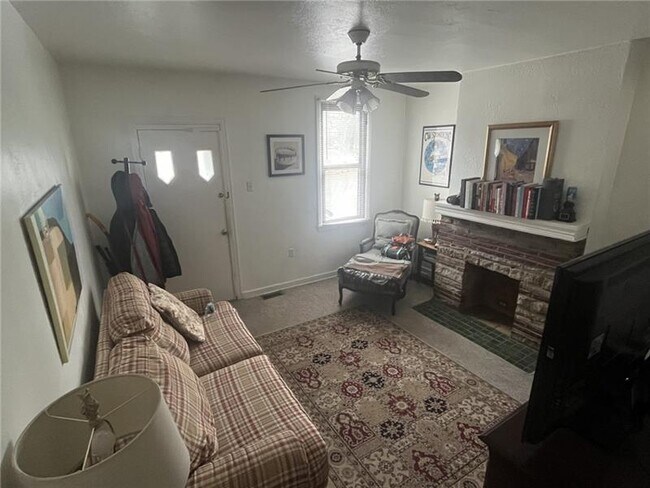 Photo - 2840 Harcum Wy