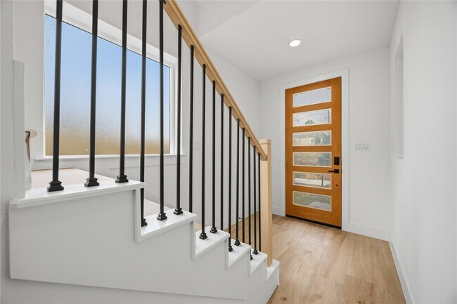 Photo - 2010 Yates St