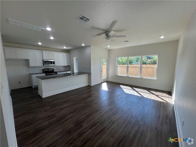 Building Photo - 1818 Royal Loop Rental