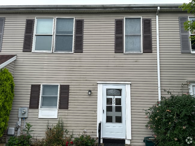 Building Photo - 203 Poplar Dr Rental