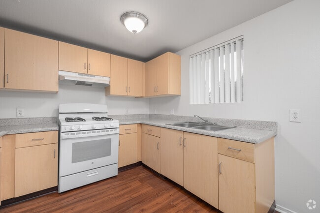 1BR, 1BA - 529SF - Kitchen