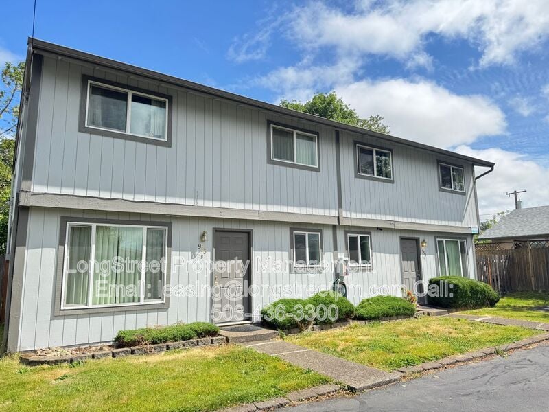 Photo - 933 NW Sequoia Ave