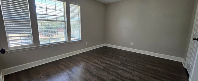 Photo - 2515 Eastwood Ln