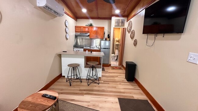Photo - 111 Drake St