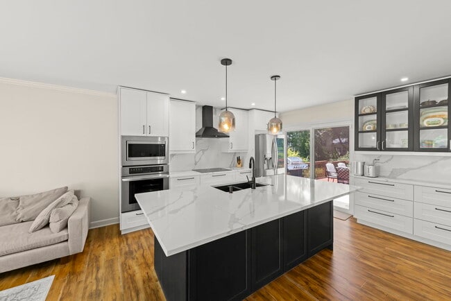 Photo - 215 Longridge Ct