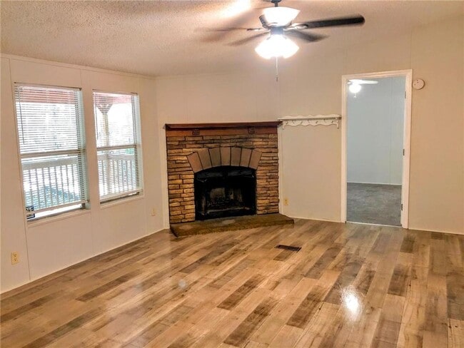 Photo - 584 Mountain Ridge Dr
