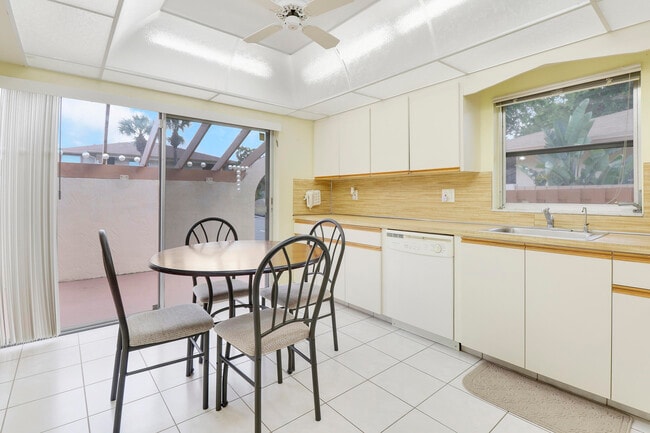Photo - 13759 Date Palm Ct Unit A