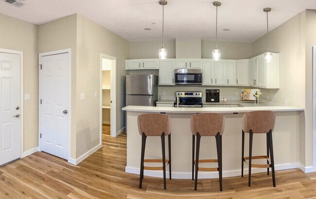 Modern Kitchen with Three-Seater Breakfast Bar